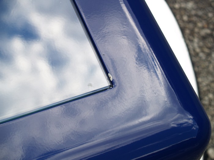 OLYMPUS DIGITAL CAMERA Bretz Designklassiker Metallmöbel Keith Haring Couchtisch blau gelb Fat Boys Popart Lizenzprodukt