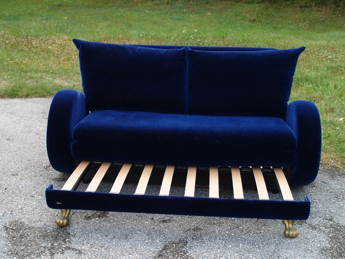Bretz Designklassiker Sofa Popeye Bettsofa ausziehbares Bett blau Samt Mohair Stoff