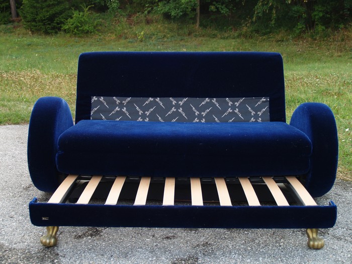 Bretz Designklassiker Sofa Popeye Bettsofa ausziehbares Bett blau Samt Mohair Stoff