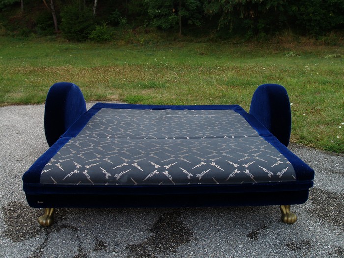 Bretz Designklassiker Sofa Popeye Bettsofa ausziehbares Bett blau Samt Mohair Stoff