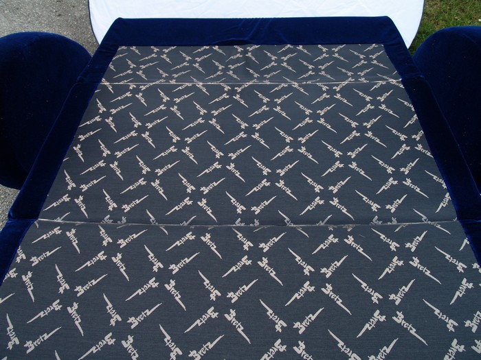 Bretz Designklassiker Sofa Popeye Bettsofa ausziehbares Bett blau Samt Mohair Stoff