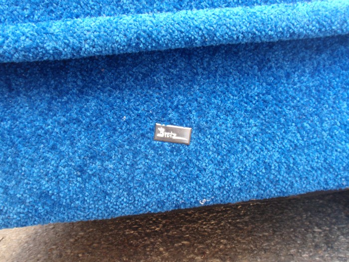 OLYMPUS DIGITAL CAMERA Bretz Designklassiker Sofa Kräuselvelours blau Flat Bett Lounge Liege Federfüße