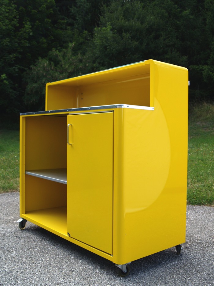 Bretz Designklassiker Metallmöbel Schrank kommode silber gelb Fat Boys Bar Außenküche Partykeller