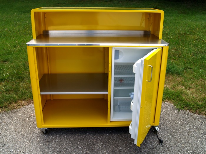 Bretz Designklassiker Metallmöbel Schrank kommode silber gelb Fat Boys Bar Außenküche Partykeller