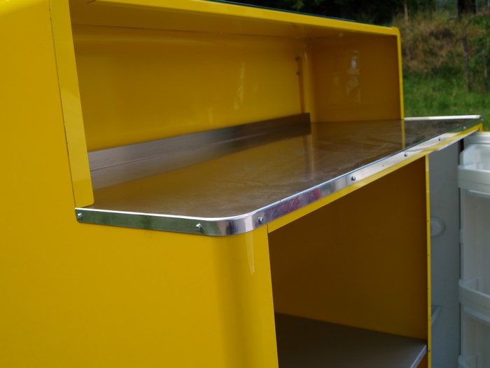 Bretz Designklassiker Metallmöbel Schrank kommode silber gelb Fat Boys Bar Außenküche