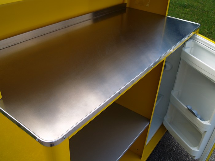 Bretz Designklassiker Metallmöbel Schrank kommode silber gelb Fat Boys Bar Außenküche