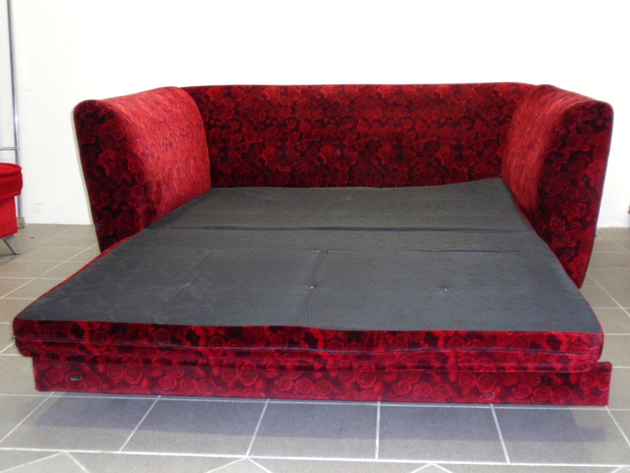 Bretz Designklassiker Sofa Rosenstoff Monster ausziehbares Bettsofa Kissen Rosen grün rot