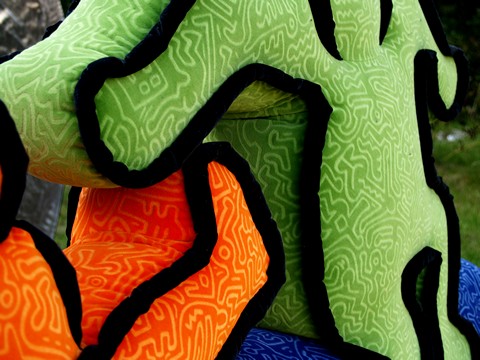 OLYMPUS DIGITAL CAMERA Bretz Designklassiker Sofa Loveseat Keith Haring Männchen Möbel Lizenzprodukt