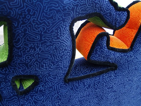 OLYMPUS DIGITAL CAMERA Bretz Designklassiker Sofa Loveseat Keith Haring Männchen Möbel Lizenzprodukt