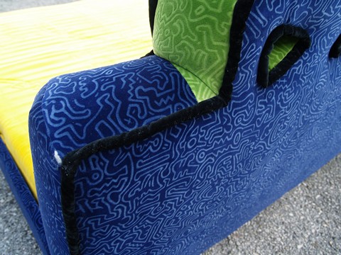 OLYMPUS DIGITAL CAMERA Bretz Designklassiker Sofa Loveseat Keith Haring Männchen Möbel Lizenzprodukt