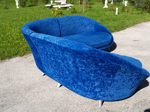Bretz Designklassiker Sofa Stuhl Liege Eckbank Glamoursamt blau Pool Ufo