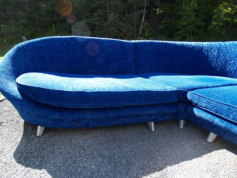 Bretz Designklassiker Sofa Stuhl Liege Eckbank Glamoursamt blau Pool Ufo