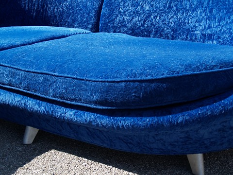 Bretz Designklassiker Sofa Stuhl Liege Eckbank Glamoursamt blau Pool Ufo