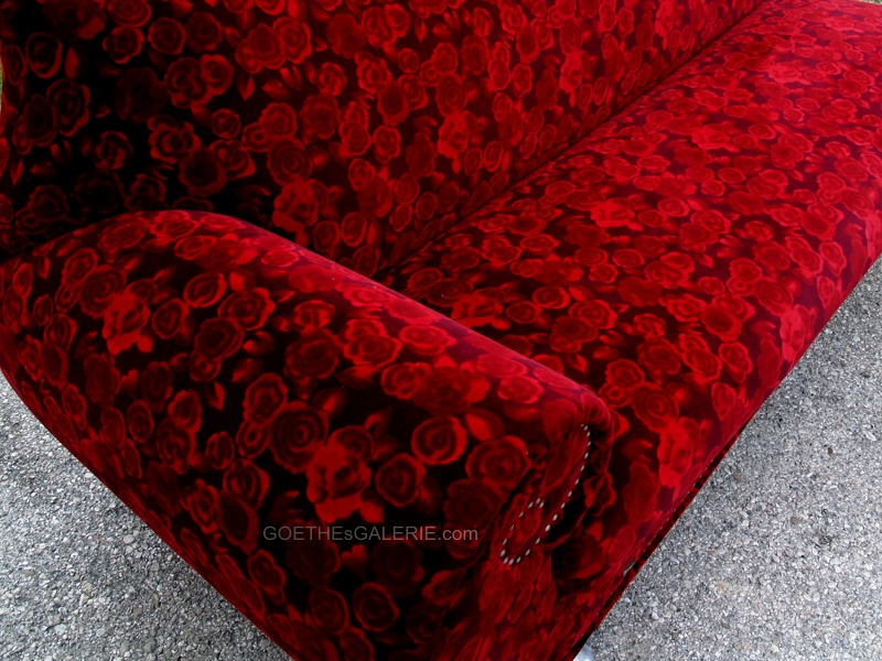 OLYMPUS DIGITAL CAMERA Bretz Designklassiker Sofa Gaudi Recamiere BArock Lounge Rosenstoff rot