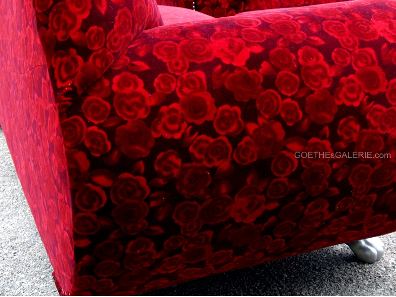 OLYMPUS DIGITAL CAMERA Bretz Designklassiker Sofa Gaudi Recamiere BArock Lounge Rosenstoff rot