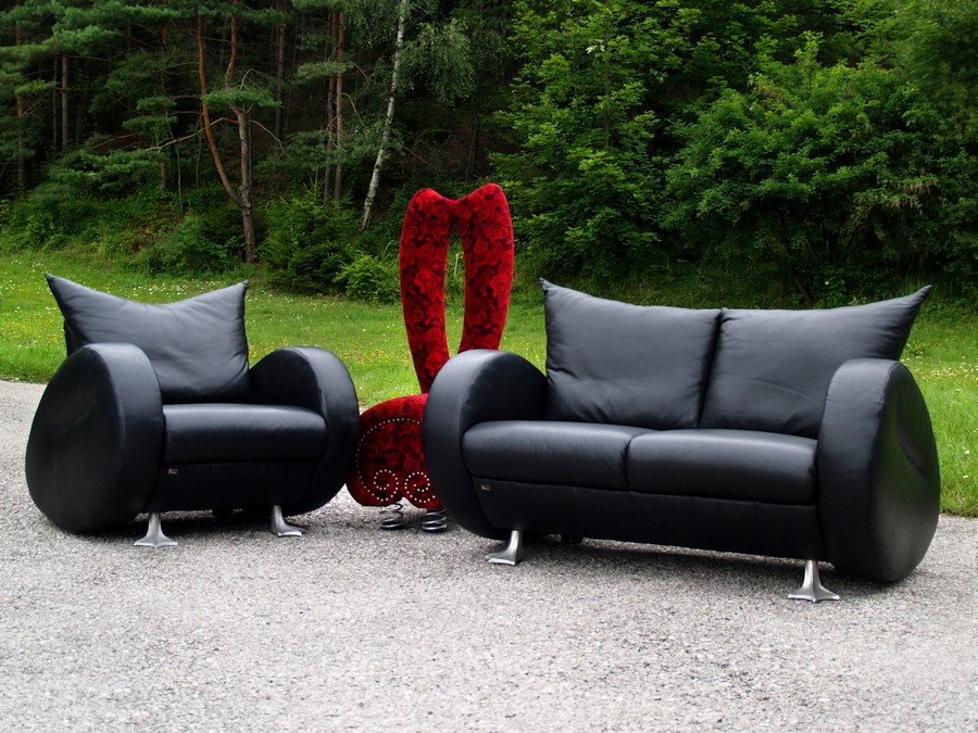Bretz Designklassiker Sofa schwarz neuwertig Sammlerstück Popeye Gaudi Leder schwarz Stuhl Entenfüße Bunny Rosenstoff Sessel