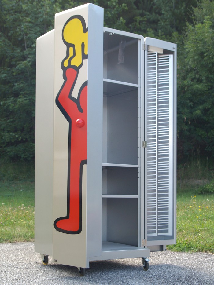 Bretz Metall Möbel Bretz Designklassiker Metallmöbel Schrank kommode silber gelb Fat Boys