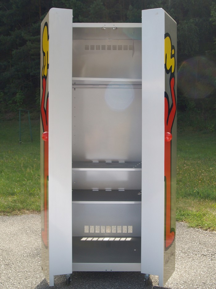 Bretz Keith Haring Bretz Designklassiker Metallmöbel Schrank kommode silber gelb