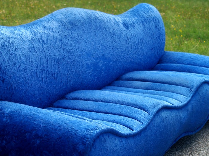 OLYMPUS DIGITAL CAMERA Bretz Designklassiker Sofa Sharky Plüsch Samtstoff blau