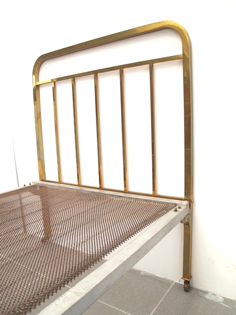 Messingbett antikes Jugendstil Bett Messing Requisite Film