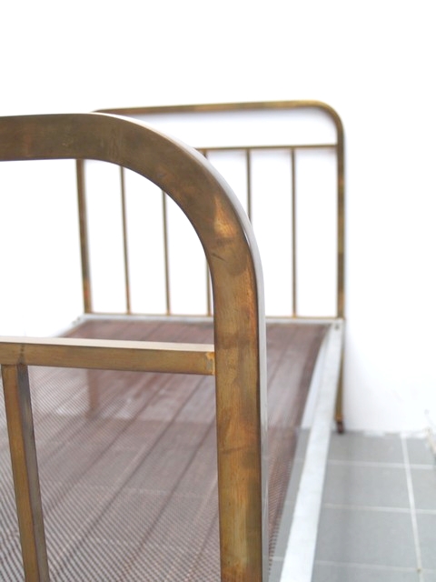 Messingbett antikes Jugendstil Bett Messing Requisite Film