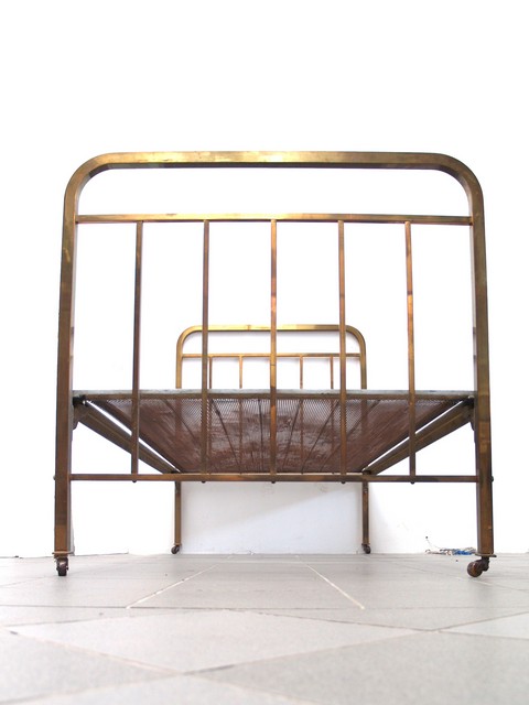 Messingbett antikes Jugendstil Bett Messing Requisite Film