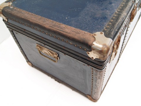 OLYMPUS DIGITAL CAMERA Reisetruhe antik