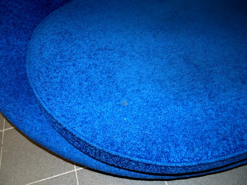 Bretz designklassiker Sofa Pool Ufo blau rosenfüße kräuselvelour