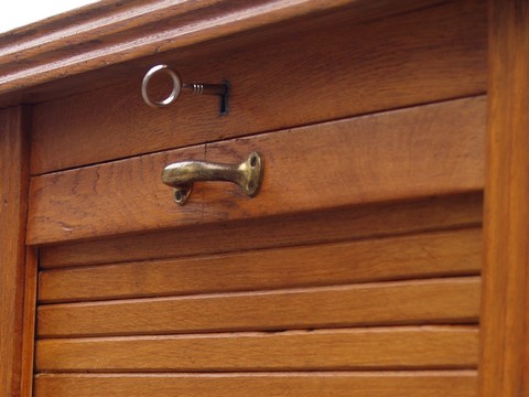 Schreibtisch antik restauriert massivholz Herrenzimmer Möbel Antiquität beschnitzt Rolladen Vintage Midcentury Industrial