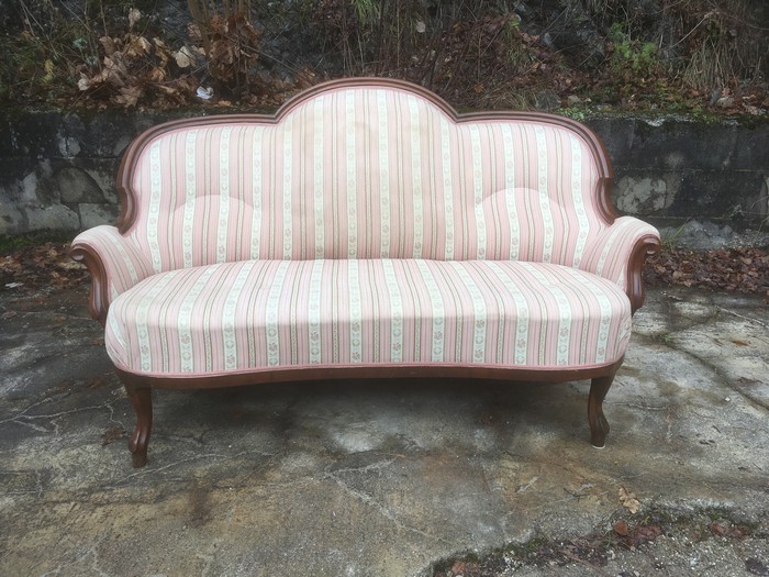 Biedermeier Sofa rosa Stoff bezogen Streifen Viktorianischer Stil Gästehaus Antikes Sofa Bidermeier Streifenstoff creme