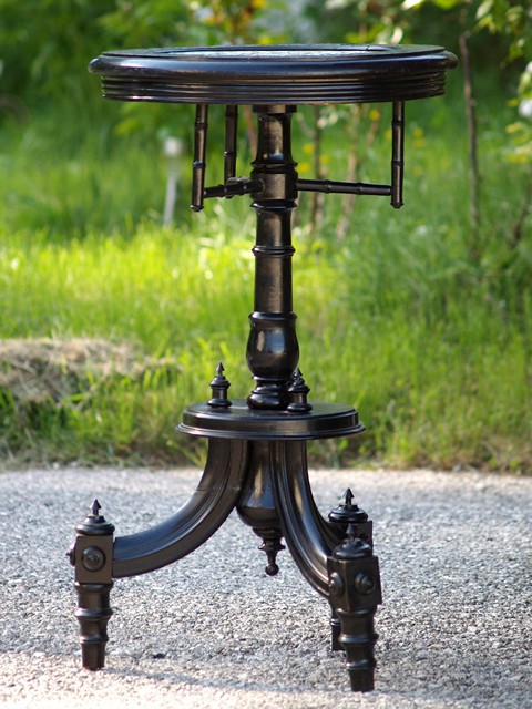 antiker Tisch schwarz mit grün blau Majolika Fliesen Beistelltisch Gründerzeit