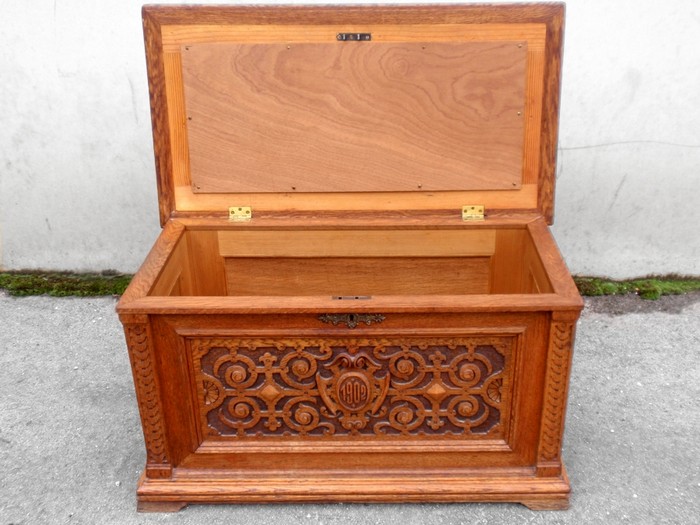 Truhe antik beschnitzt Gründerzeit Datiert Antike Truhe beschnitzt kaufen datiert 1902 Historismus 20. Jahrhundert Antiquitäten