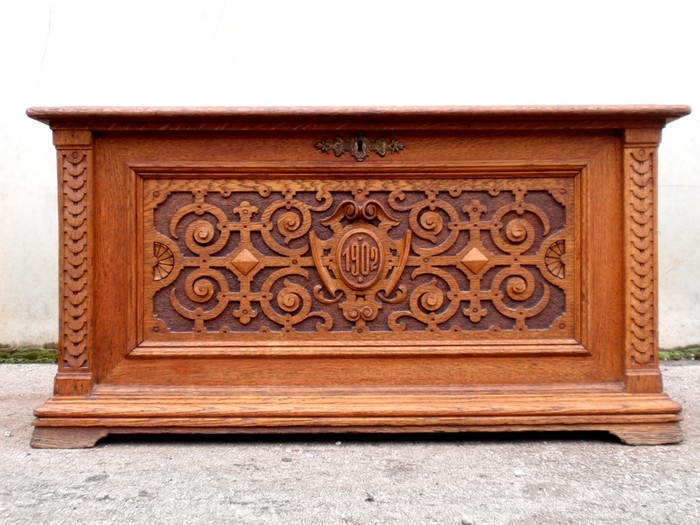 Truhe antik beschnitzt Gründerzeit Datiert Antike Truhe beschnitzt kaufen datiert 1902 Historismus 20. Jahrhundert Antiquitäten