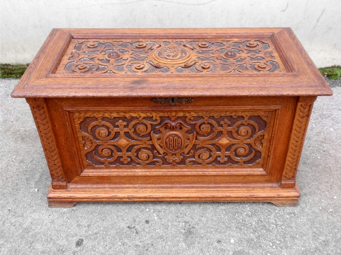 Truhe antik beschnitzt Gründerzeit Datiert Antike Truhe beschnitzt kaufen datiert 1902 Historismus 20. Jahrhundert Antiquitäten