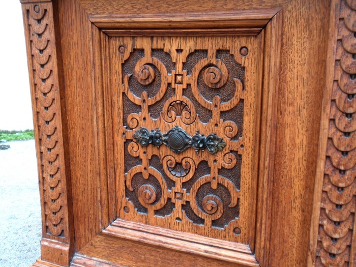 Truhe antik beschnitzt Gründerzeit Datiert Antike Truhe beschnitzt kaufen datiert 1902 Historismus 20. Jahrhundert Antiquitäten