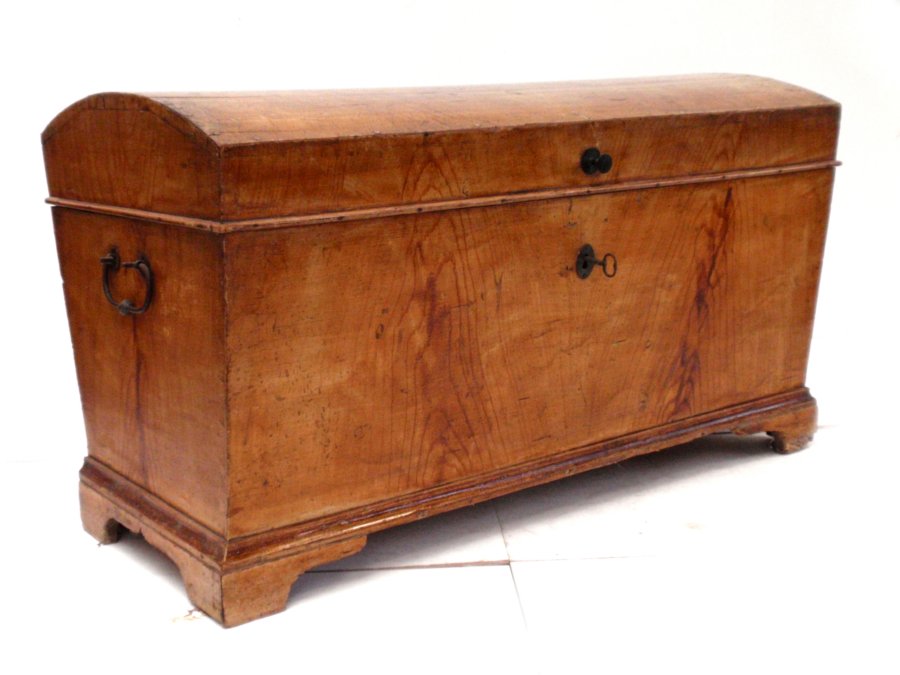 Antike Truhe in wunderschöner Erhaltung