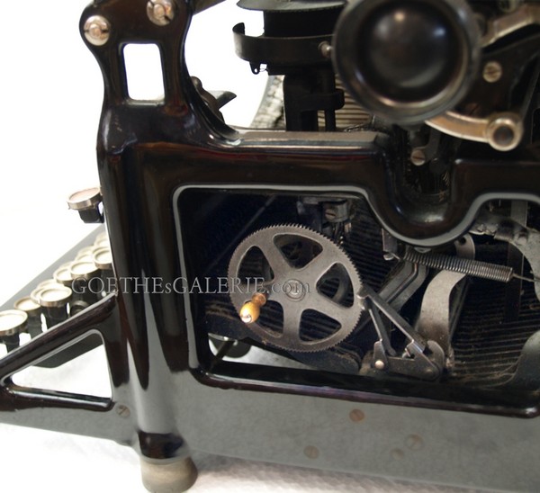 antike Underwood Schreibmaschine Typewriter Requisite Filmmöbel