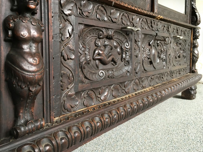 Schrank antik Engel Putten Renaissance Vitrine Bücherschrank Blätter Antiquität Möbel