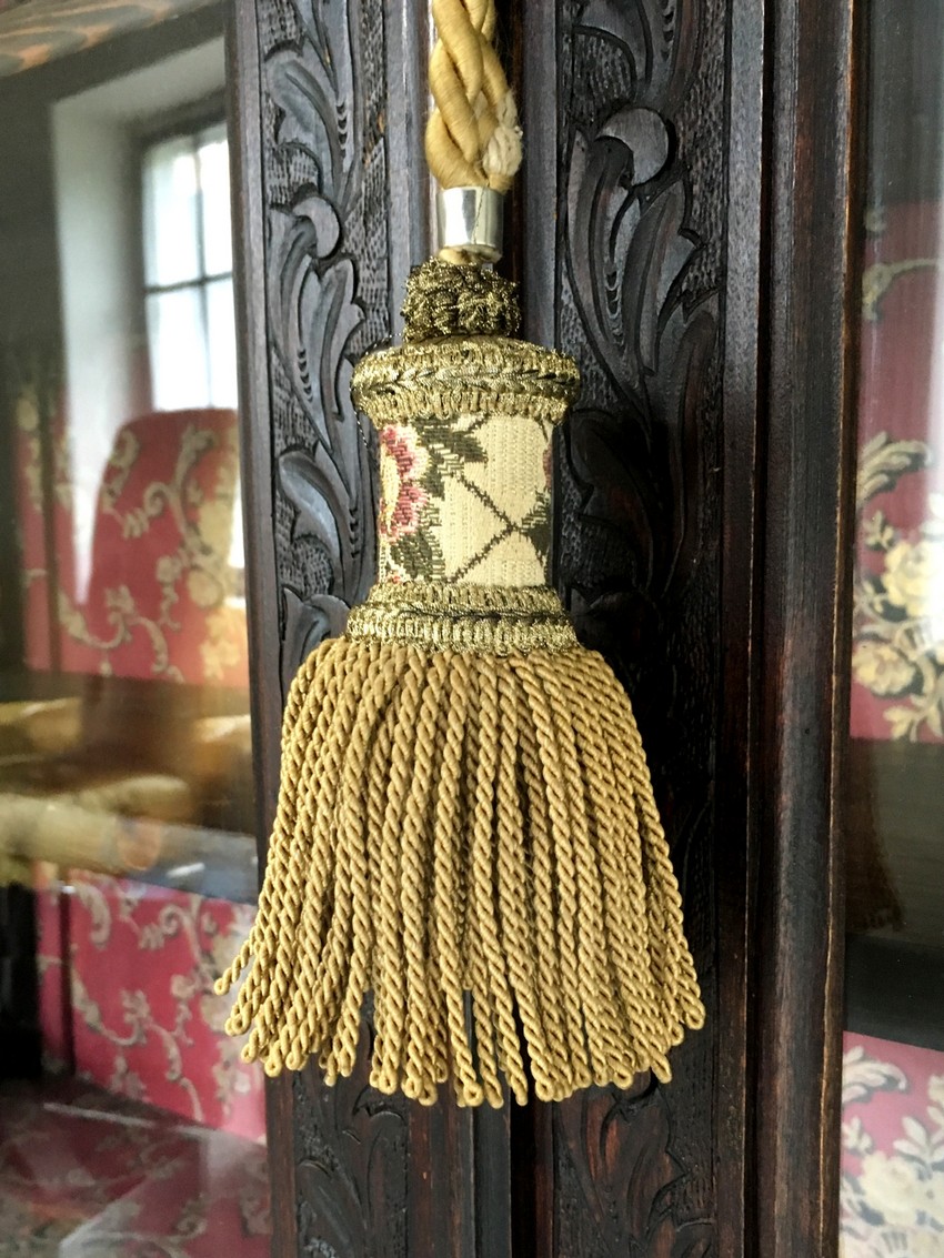 Schrank antik Engel Putten Renaissance Vitrine Bücherschrank Blätter Antiquität Möbel Renaissance Jugendstil Fratzen Satyr