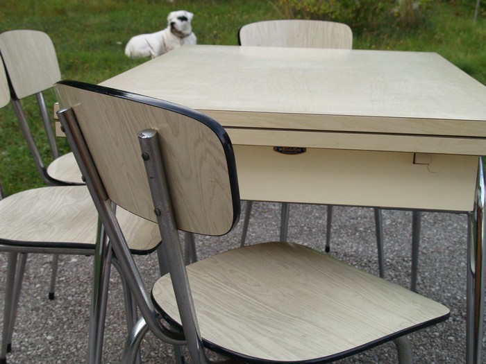 Küchentisch Retro Stahlrohr creme ausziehbarer Tisch Küchenstühle 50s