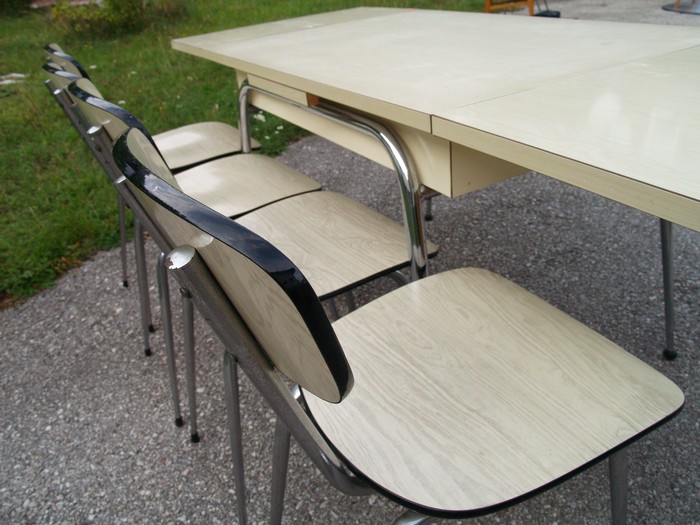 Küchentisch Retro Sessel Stahlrohr creme ausziehbarer Tisch 50er-Jahre 60s Möbel antik Esstischgruppe