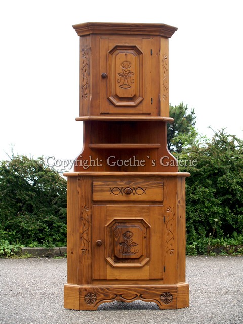 Bauernschrank Eckschrank Holz geschnitzt 1 01