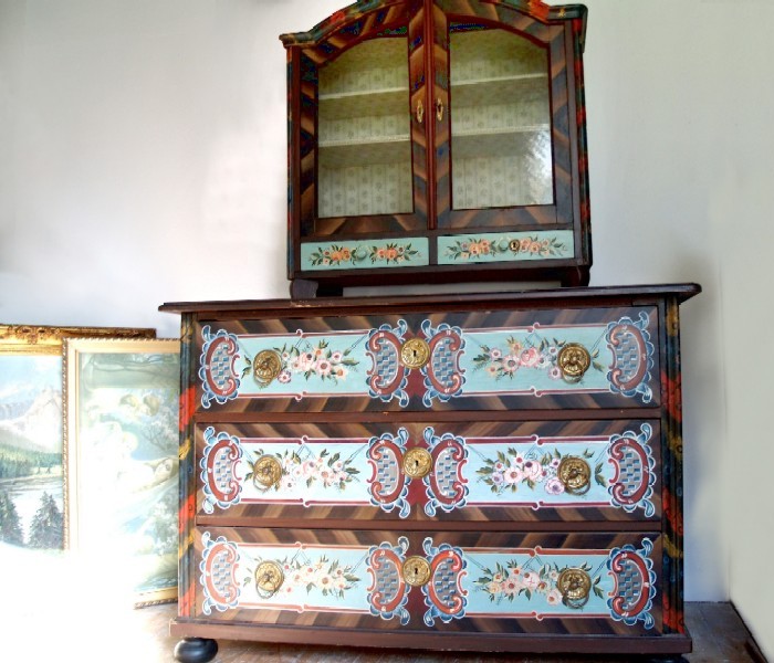 Antiker, bemalter Bauernschrank als Aufsatzkommode 3 Bauernschrank antik bemalt kommode hellblau 1 04