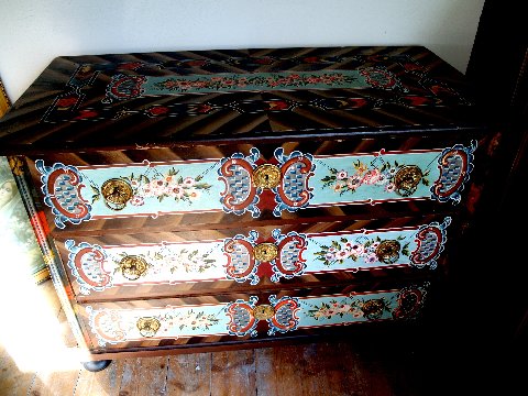 Antiker, bemalter Bauernschrank als Aufsatzkommode 1 Bauernschrank antik bemalt kommode hellblau 2 02