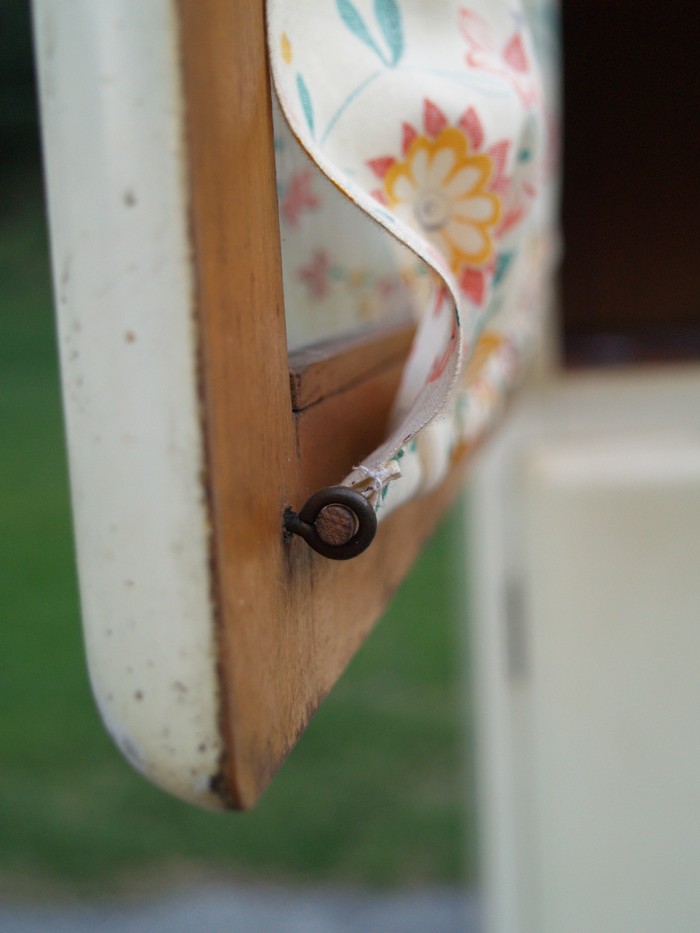 Küchenschrank creme antik Vintage 40er- 50er-jahre Küchenmöbel Midcentury pastell
