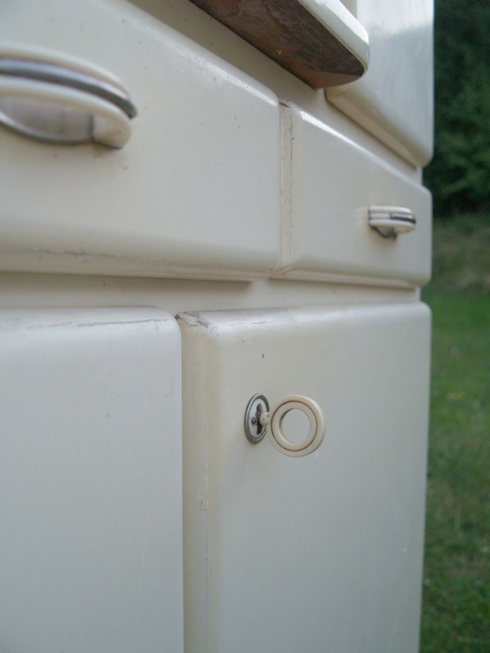 Küchenschrank creme antik Vintage 40er- 50er-jahre Küchenmöbel Midcentury pastell