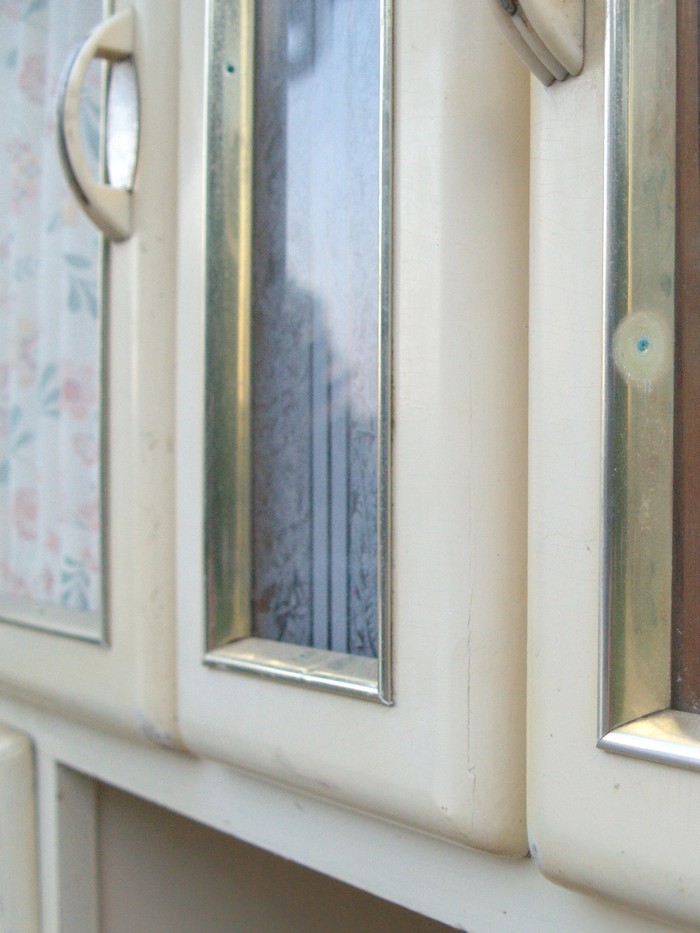 Küchenschrank creme antik Vintage 40er- 50er-jahre Küchenmöbel Midcentury pastell