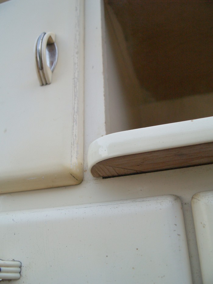 Küchenschrank creme antik Vintage 40er- 50er-jahre Küchenmöbel Midcentury pastell