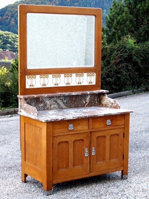 Bilder (c) zeigen: Antiker Jugendstil Waschtisch Kommode antik Marmorplatte rosa Altdeutsch Fliesen Antiquität kirschen