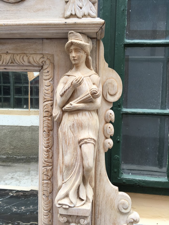 Karyatide Vollsäule Frauen Figur Möbel antik Schrank
